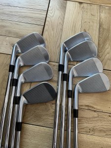 Mizuno Pro 225 / 4-PW-GW / Dynamic Gold 105 - Stiff