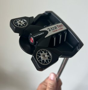 Odyssey 2 Ball Ten Tour Lined with Super Stroke Grip