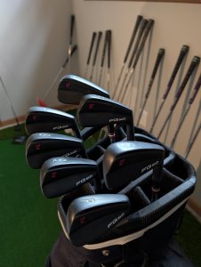  Wilson FG62 4-PW iron set - custom ferrules, coating, paint fill - DG X100
