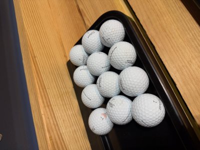 Garmin Approach R10 Launch Monitor + 12 Titleist Pro V1 RCT Balls